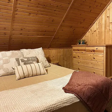 Pelna W Grodku Nad Dunajcem *